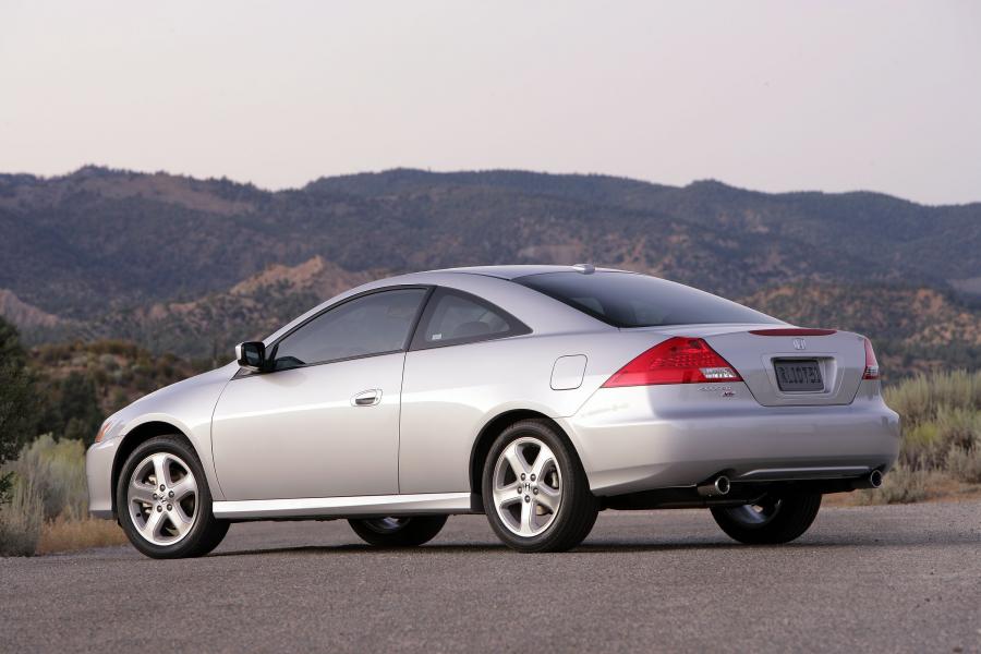  Honda Accord Coupe 2006 года  (US) (фото 9 из 18)